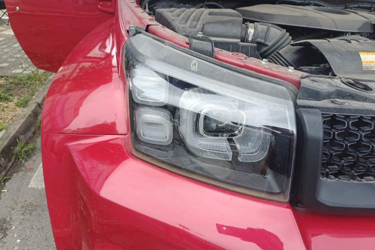 Used BAIC Off-Road BJ40 2020 2.0T Automatic Two-Wheel Drive Urban Hunter Edition Chivalrous Type Right Front Headlight