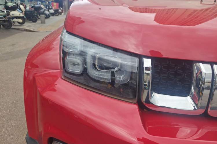 Used BAIC Off-Road BJ40 2020 2.0T Automatic Four-Wheel Drive Urban Hunter Edition Chivalrous Type Right Front Headlight