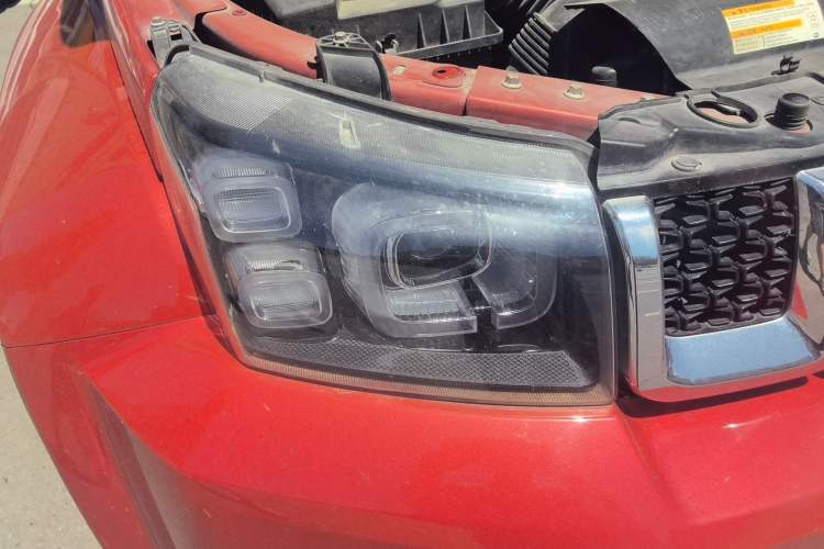 Used BAIC Off-Road BJ40 2020 2.0T Automatic Four-Wheel Drive Urban Hunter Edition Chivalrous Type Right Front Headlight