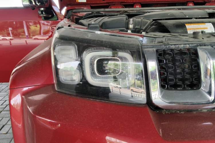 Used BAIC Off-Road BJ40 2020 2.0T Automatic Four-Wheel Drive Urban Hunter Edition Chivalrous Type Right Front Headlight