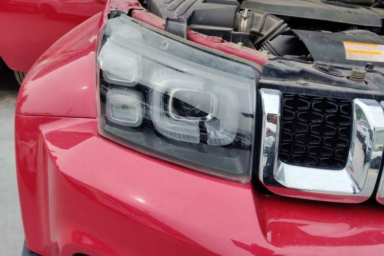 Used BAIC Off-Road BJ40 2020 2.0T Automatic Four-Wheel Drive Urban Hunter Edition Prestige Version Right Front Headlight