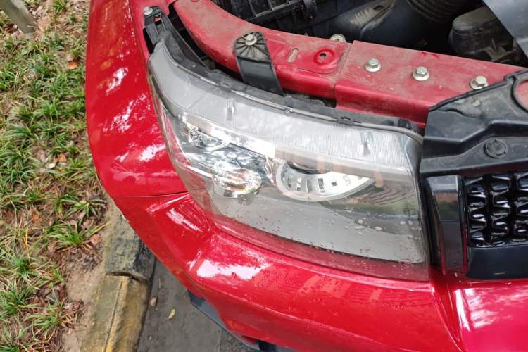Used BAIC Off-Road BJ40 2020 2.0T Automatic Two-Wheel Drive Urban Hunter Edition Pioneer Version Right Front Headlight