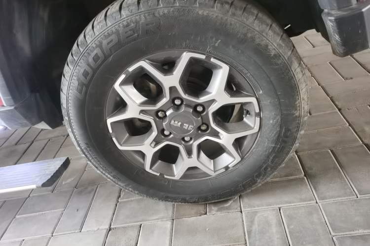 Used BAIC Off-Road BJ40 2020 2.0T Automatic Four-Wheel Drive Tribute Edition 2020 Supreme Version Right Front Wheel Hub