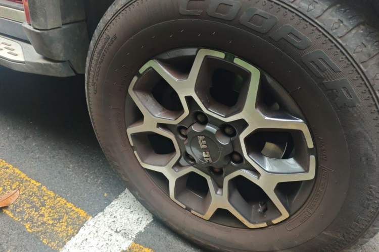 Used BAIC Off-Road BJ40 2020 2.0T Automatic Four-Wheel Drive Tribute Edition 2020 Xieke Version Right Front Wheel Hub