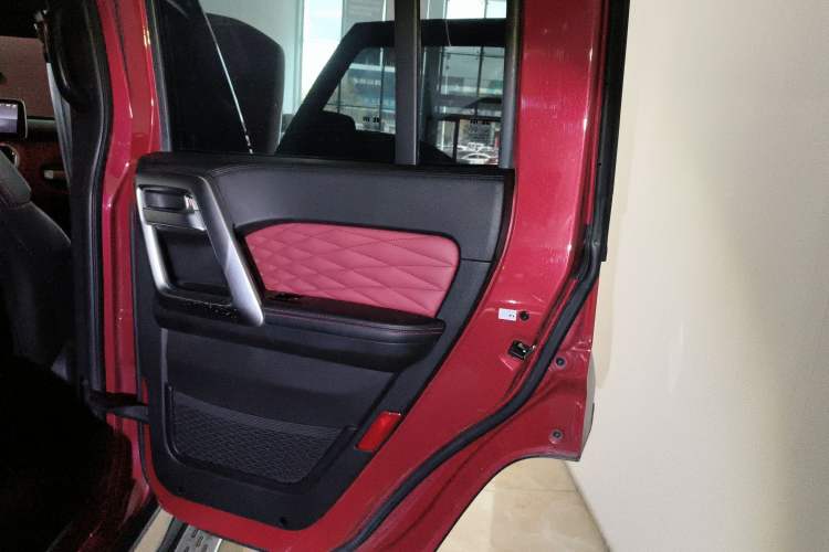 Used BAIC Off-Road BJ40 2020 2.0T Automatic Four-Wheel Drive Urban Hunter Edition Chivalrous Type Right Rear Door Interior