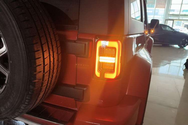 Used BAIC Off-Road BJ40 2020 2.0T Automatic Four-Wheel Drive Urban Hunter Edition Chivalrous Type Right Rear Taillight