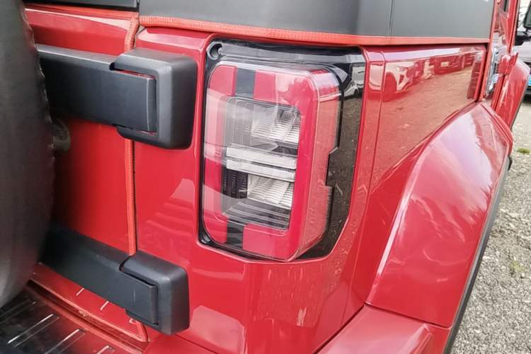 Used BAIC Off-Road BJ40 2020 2.0T Automatic Four-Wheel Drive Urban Hunter Edition Chivalrous Type Right Rear Taillight