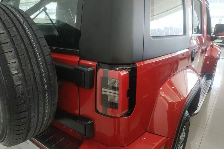 Used BAIC Off-Road BJ40 2020 2.0T Automatic Two-Wheel Drive Urban Hunter Edition Chivalrous Type Right Rear Taillight