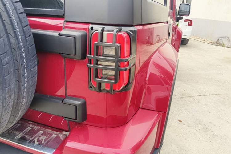Used BAIC Off-Road BJ40 2020 2.0T Automatic Four-Wheel Drive Urban Hunter Edition Chivalrous Type Right Rear Taillight