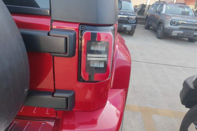 Used BAIC Off-Road BJ40 2020 2.0T Automatic Four-Wheel Drive Urban Hunter Edition Chivalrous Type Right Rear Taillight