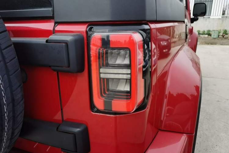 Used BAIC Off-Road BJ40 2020 2.0T Automatic Four-Wheel Drive Urban Hunter Edition Chivalrous Type Right Rear Taillight