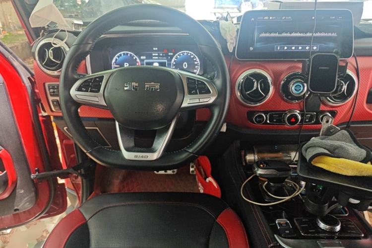 Used BAIC Off-Road BJ40 2020 2.0T Automatic Four-Wheel Drive Urban Hunter Edition Chivalrous Type Steering Wheel