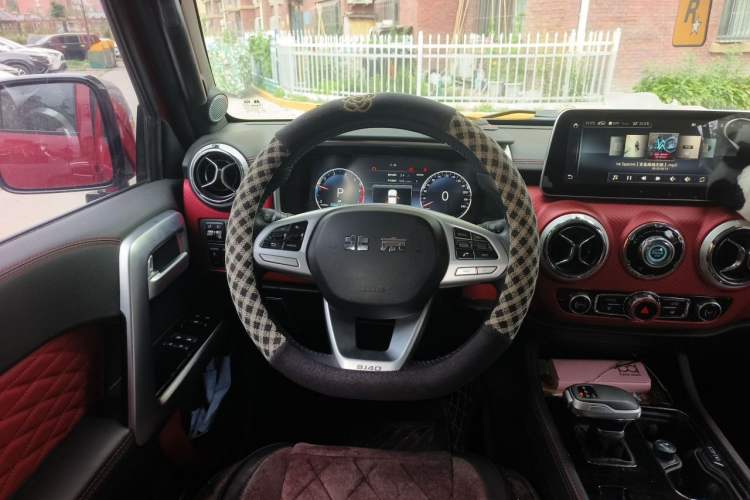 Used BAIC Off-Road BJ40 2020 2.0T Automatic Four-Wheel Drive Urban Hunter Edition Chivalrous Type Steering Wheel