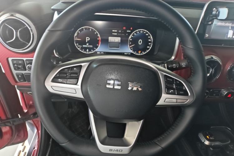 Used BAIC Off-Road BJ40 2020 2.0T Automatic Two-Wheel Drive Urban Hunter Edition Chivalrous Type Steering Wheel