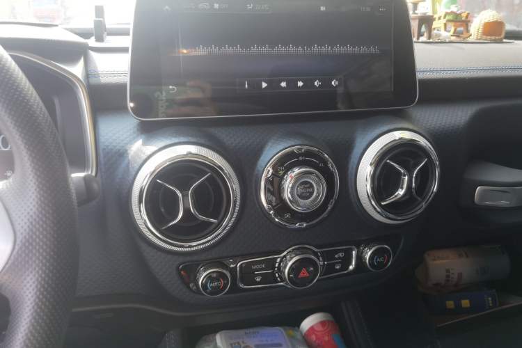 Used BAIC Off-Road BJ40 2020 2.0T Automatic Four-Wheel Drive Urban Hunter Edition Chivalrous Type Audio And AC Panel