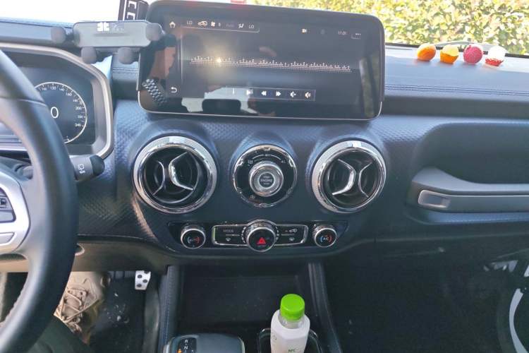 Used BAIC Off-Road BJ40 2020 2.0T Automatic Four-Wheel Drive Urban Hunter Edition Chivalrous Type Audio And AC Panel