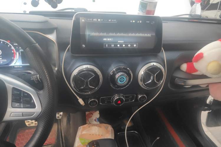 Used BAIC Off-Road BJ40 2020 2.0T Automatic Four-Wheel Drive Urban Hunter Edition Prestige Version Audio And AC Panel