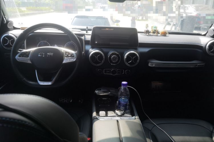 Used BAIC Off-Road BJ40 2020 2.0T Automatic Four-Wheel Drive Urban Hunter Edition Chivalrous Type Center Console