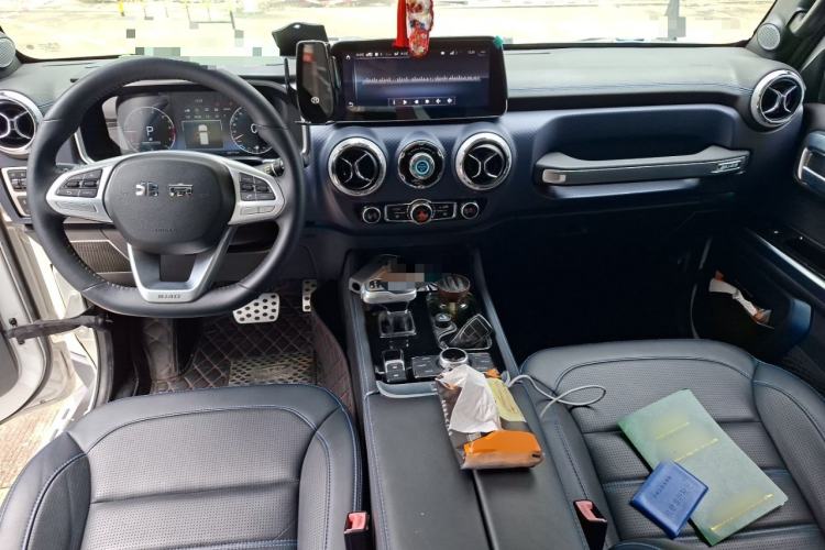 Used BAIC Off-Road BJ40 2020 2.0T Automatic Four-Wheel Drive Urban Hunter Edition Chivalrous Type Center Console