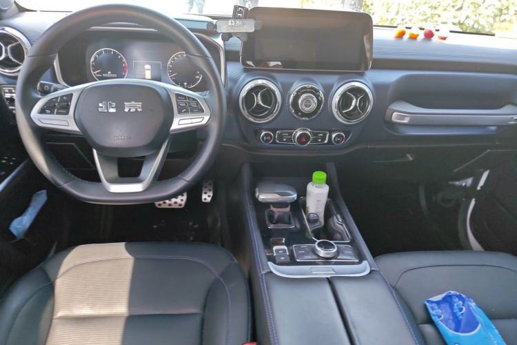 Used BAIC Off-Road BJ40 2020 2.0T Automatic Four-Wheel Drive Urban Hunter Edition Chivalrous Type Center Console