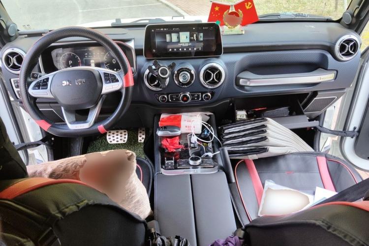Used BAIC Off-Road BJ40 2020 2.0T Automatic Four-Wheel Drive Urban Hunter Edition Chivalrous Type Center Console