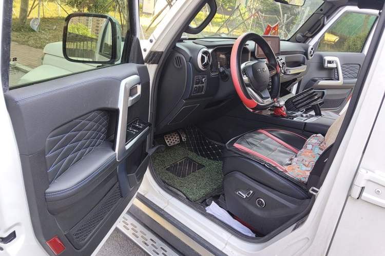 Used BAIC Off-Road BJ40 2020 2.0T Automatic Four-Wheel Drive Urban Hunter Edition Chivalrous Type Driver Seat