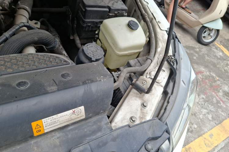 Used BAIC Off-Road BJ40 2020 2.0T Automatic Four-Wheel Drive Urban Hunter Edition Chivalrous Type Engine Bay Left