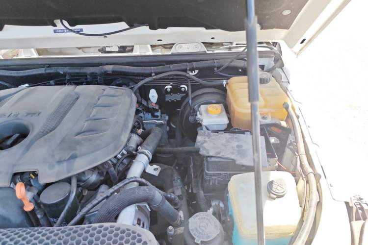 Used BAIC Off-Road BJ40 2020 2.0T Automatic Four-Wheel Drive Urban Hunter Edition Chivalrous Type Engine Bay Left
