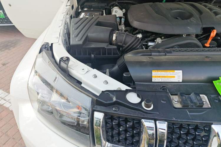 Used BAIC Off-Road BJ40 2020 2.0T Automatic Four-Wheel Drive Urban Hunter Edition Chivalrous Type Engine Bay Right