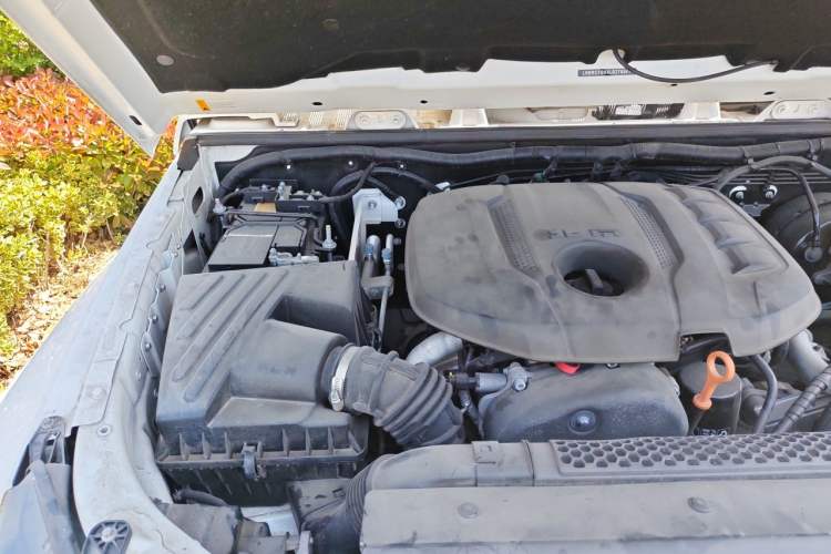 Used BAIC Off-Road BJ40 2020 2.0T Automatic Four-Wheel Drive Urban Hunter Edition Chivalrous Type Engine Bay Right