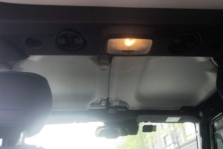 Used BAIC Off-Road BJ40 2020 2.0T Automatic Four-Wheel Drive Urban Hunter Edition Chivalrous Type Headliner
