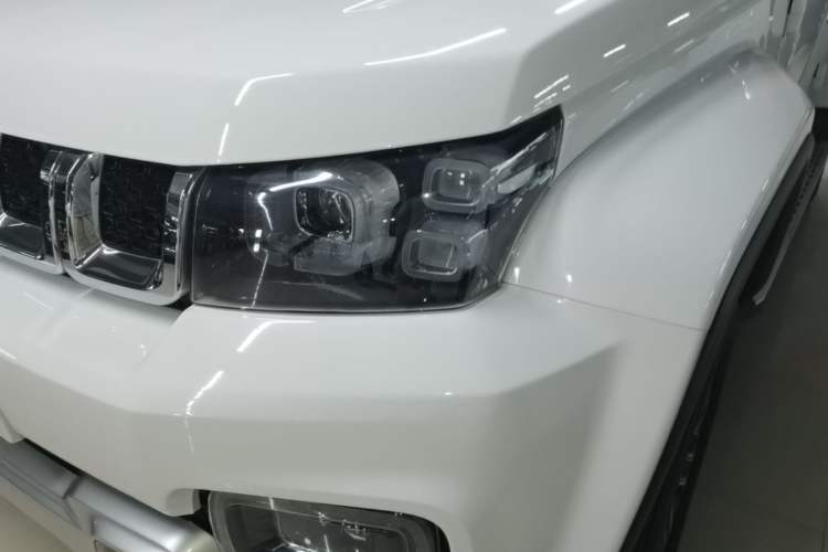 Used BAIC Off-Road BJ40 2020 2.0T Automatic Four-Wheel Drive Urban Hunter Edition Chivalrous Type Left Front Headlight