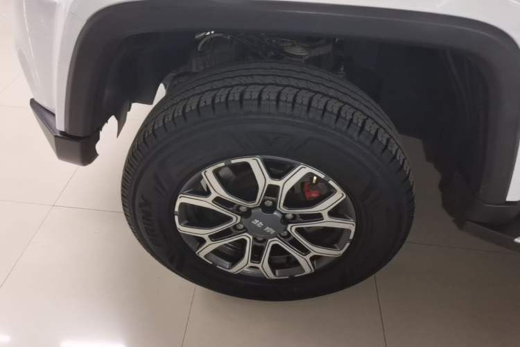 Used BAIC Off-Road BJ40 2020 2.0T Automatic Four-Wheel Drive Urban Hunter Edition Chivalrous Type Left Front Wheel Hub