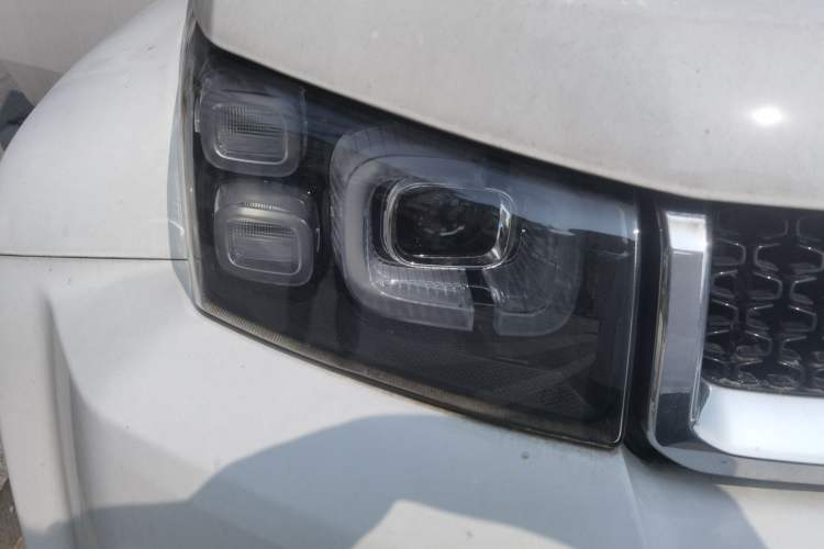 Used BAIC Off-Road BJ40 2020 2.0T Automatic Four-Wheel Drive Urban Hunter Edition Chivalrous Type Right Front Headlight