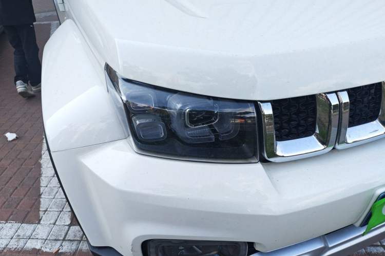 Used BAIC Off-Road BJ40 2020 2.0T Automatic Four-Wheel Drive Urban Hunter Edition Chivalrous Type Right Front Headlight