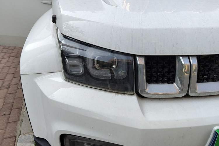 Used BAIC Off-Road BJ40 2020 2.0T Automatic Four-Wheel Drive Urban Hunter Edition Chivalrous Type Right Front Headlight