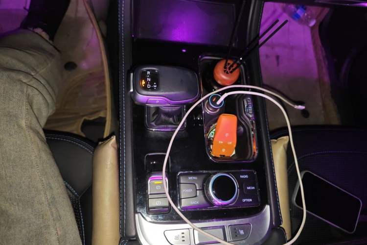Used BAIC Off-Road BJ40 2020 2.0T Automatic Four-Wheel Drive Urban Hunter Edition Prestige Version Gear Lever