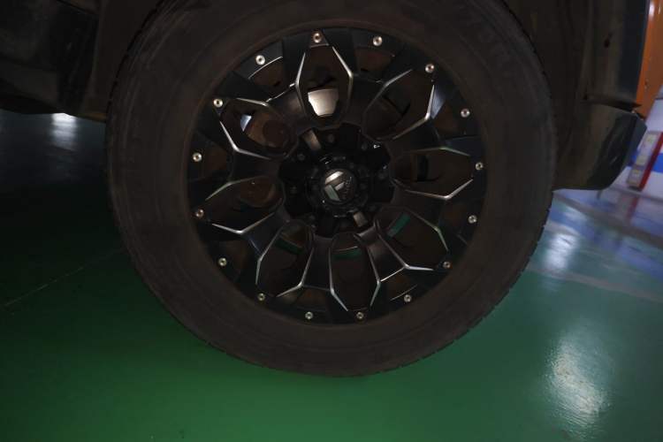 Used BAIC Off-Road BJ40 2020 2.0T Automatic Four-Wheel Drive Urban Hunter Edition Prestige Version Right Front Wheel Hub