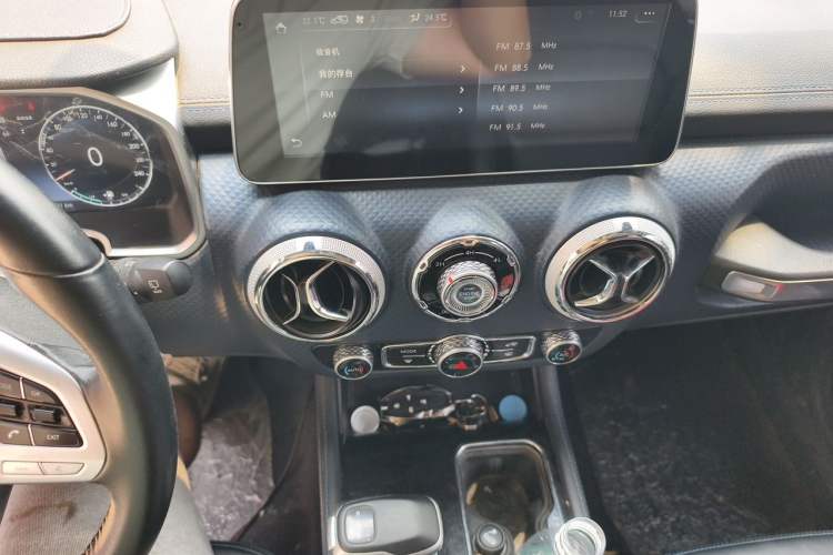 Used BAIC Off-Road BJ40 2021 2.0D Automatic Four-Wheel Drive Blade Hero Edition Adventurer Type Audio And AC Panel