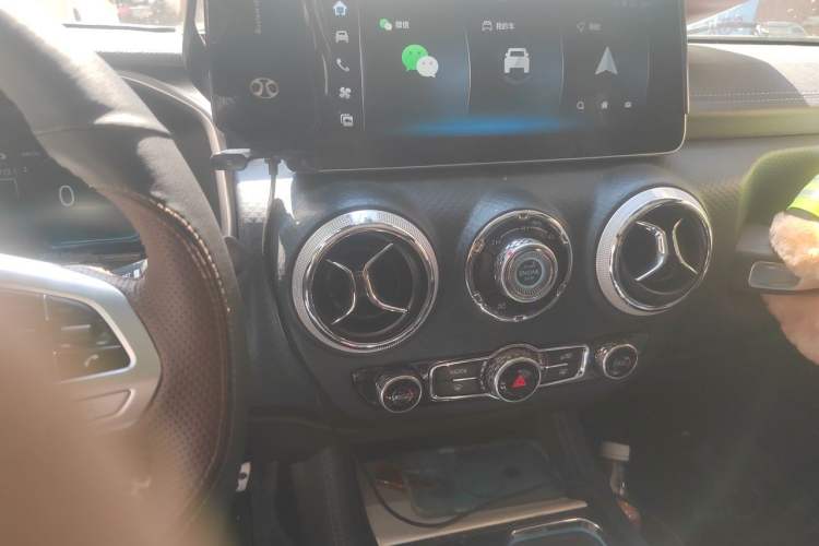 Used BAIC Off-Road BJ40 2021 2.0D Automatic Four-Wheel Drive Blade Hero Edition Adventurer Type Audio And AC Panel