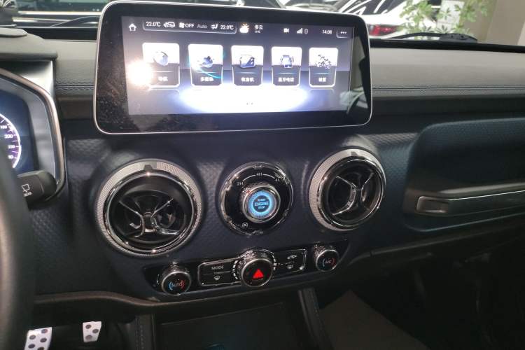 Used BAIC Off-Road BJ40 2021 2.0D Automatic Four-Wheel Drive Blade Hero Edition Adventurer Type Audio And AC Panel