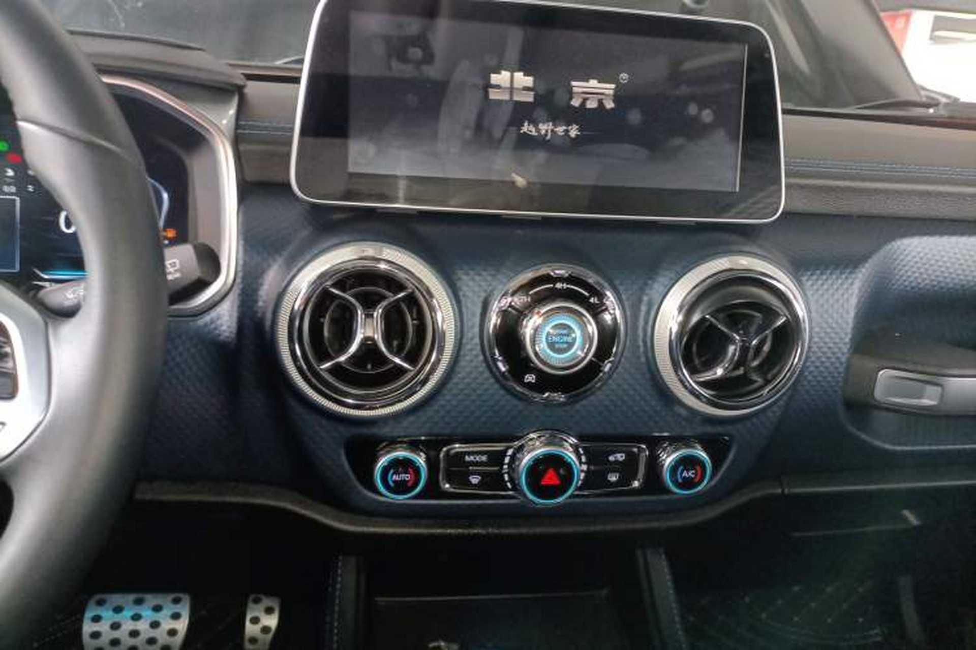 Used BAIC Off-Road BJ40 2021 2.0D Automatic Four-Wheel Drive Blade Hero Edition Adventurer Type Audio And AC Panel