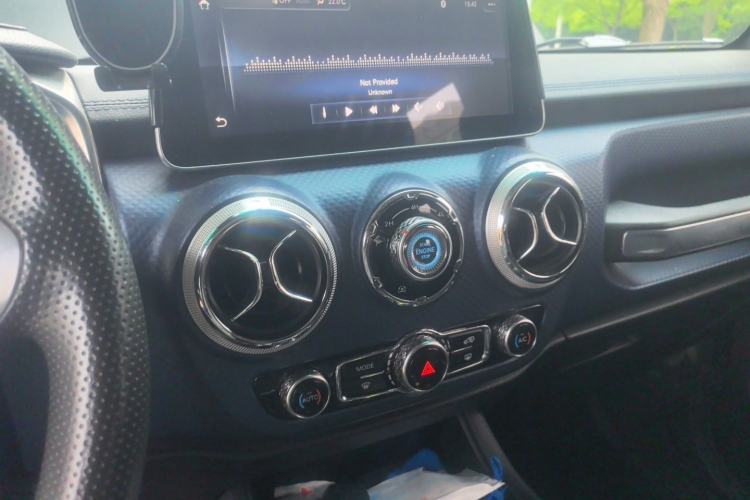 Used BAIC Off-Road BJ40 2021 2.0D Automatic Four-Wheel Drive Blade Hero Edition Pioneer Model Audio And AC Panel