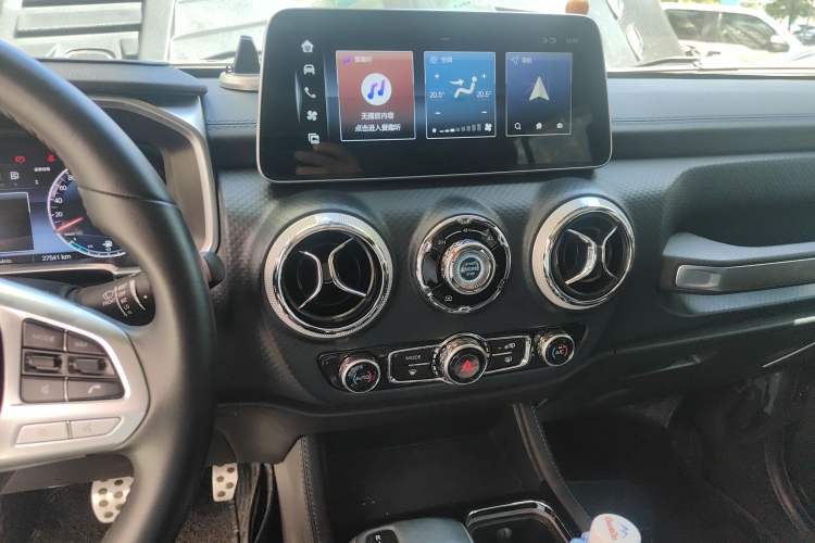Used BAIC Off-Road BJ40 2021 2.0D Automatic Four-Wheel Drive Blade Hero Edition Adventurer Type Audio And AC Panel