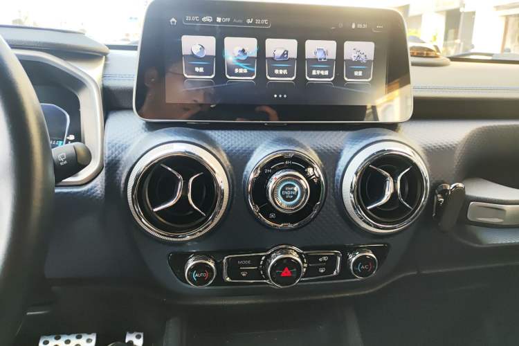Used BAIC Off-Road BJ40 2021 2.0D Automatic Four-Wheel Drive Blade Hero Edition Adventurer Type Audio And AC Panel