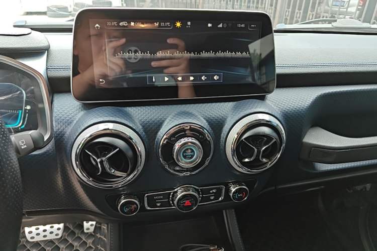Used BAIC Off-Road BJ40 2021 2.0D Automatic Four-Wheel Drive Blade Hero Edition Adventurer Type Audio And AC Panel