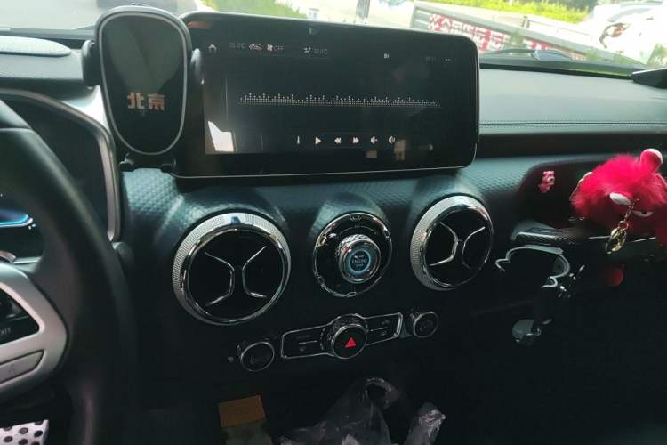 Used BAIC Off-Road BJ40 2021 2.0D Automatic Four-Wheel Drive Blade Hero Edition Adventurer Type Audio And AC Panel