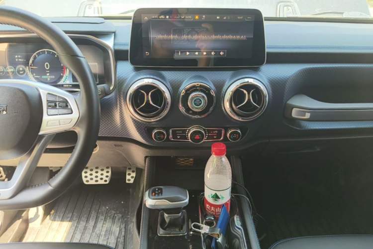 Used BAIC Off-Road BJ40 2021 2.0D Automatic Four-Wheel Drive Blade Hero Edition Adventurer Type Audio And AC Panel