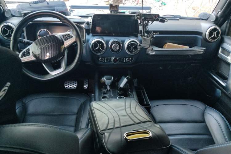 Used BAIC Off-Road BJ40 2021 2.3T Automatic Four-Wheel Drive Blade Hero Edition Supreme Version Center Console