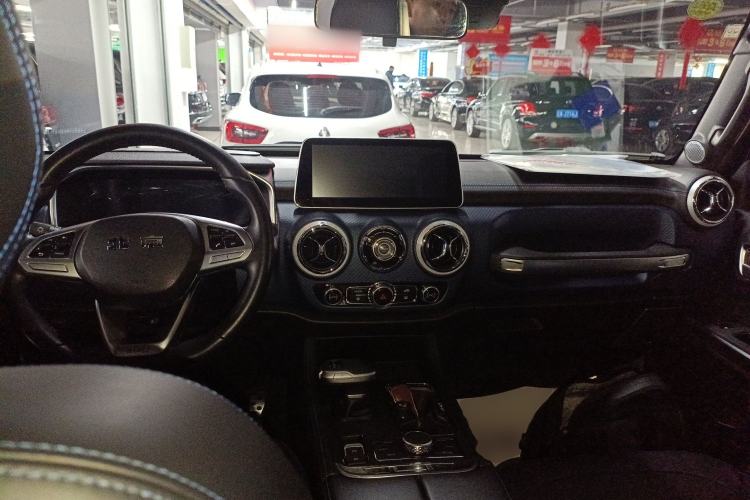 Used BAIC Off-Road BJ40 2021 2.0D Automatic Four-Wheel Drive Blade Hero Edition Pioneer Model Center Console